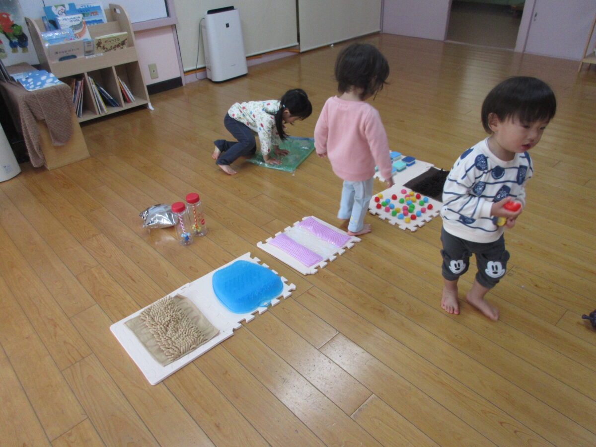 手作りおもちゃで遊んだよ (ひまわり・もも・ひよこ組) - 社会福祉法人 将友会